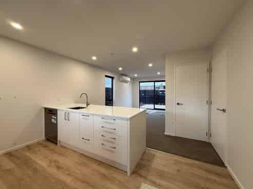 2/394 Selwyn Street, Addington