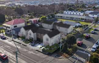 2/394 Selwyn Street, Addington