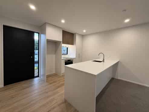 2/394 Selwyn Street, Addington