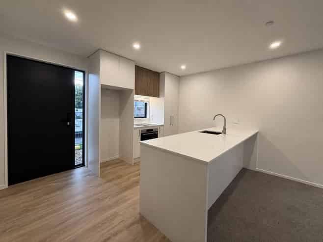 2/394 Selwyn Street, Addington