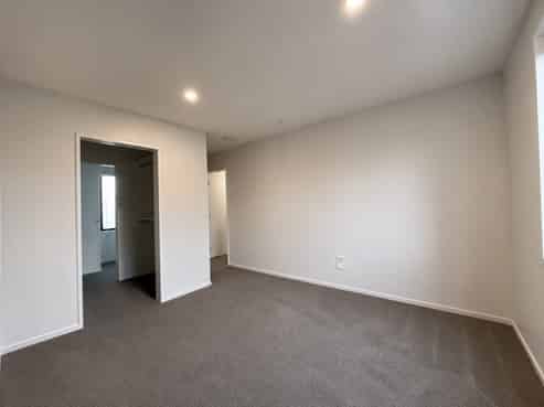 2/394 Selwyn Street, Addington