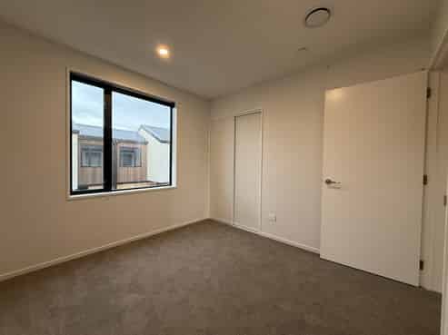 2/394 Selwyn Street, Addington