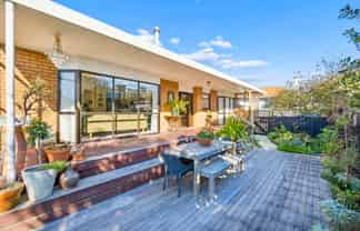 2/11 Kiwi Road, Point Chevalier