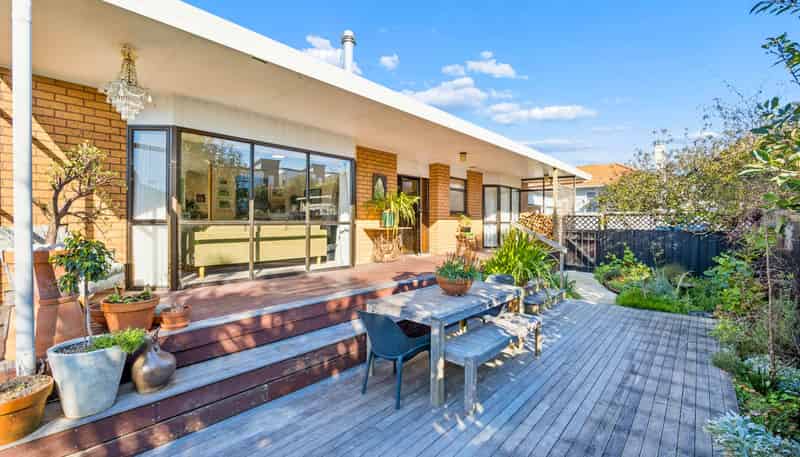 2/11 Kiwi Road, Point Chevalier
