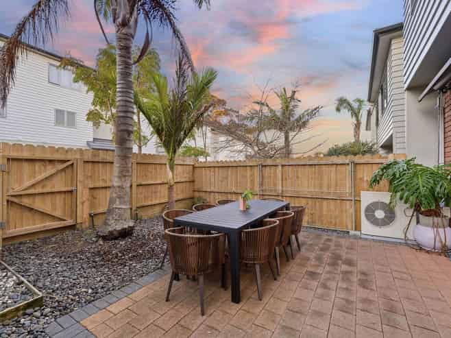 40/22 Northcross Drive, Albany