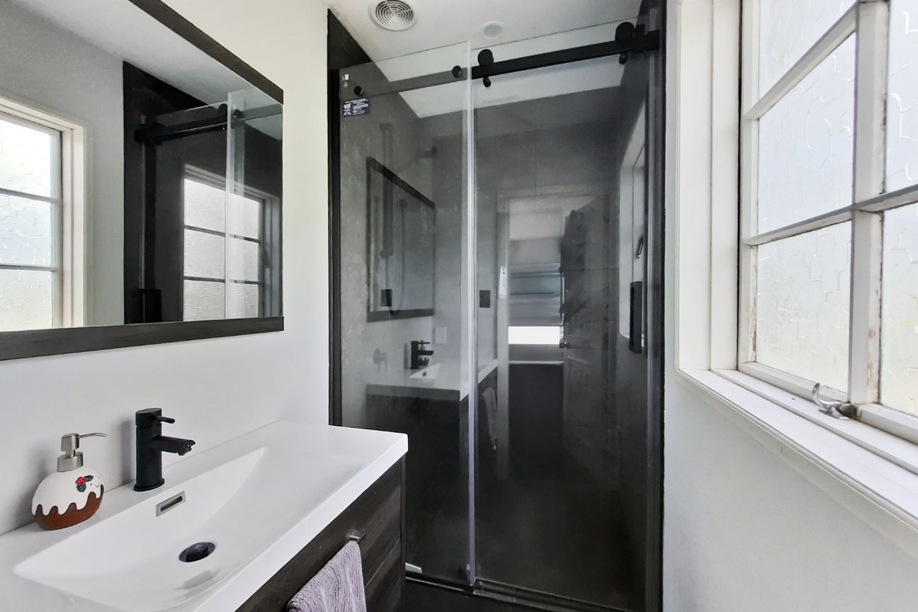 Spacious Four Bedroom Home In Prime Ilam Location - Więcej