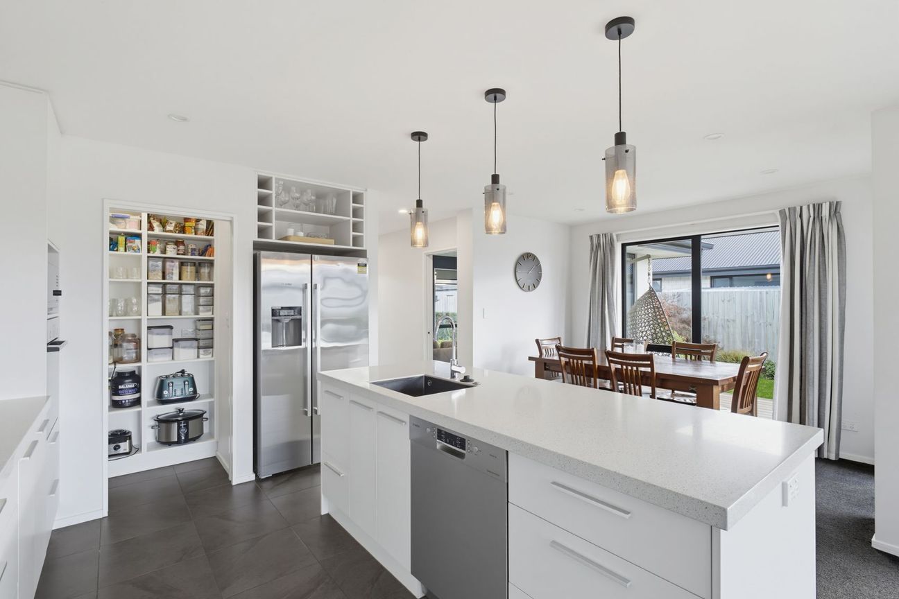 Owners are committed to their new home! - Vista 5
