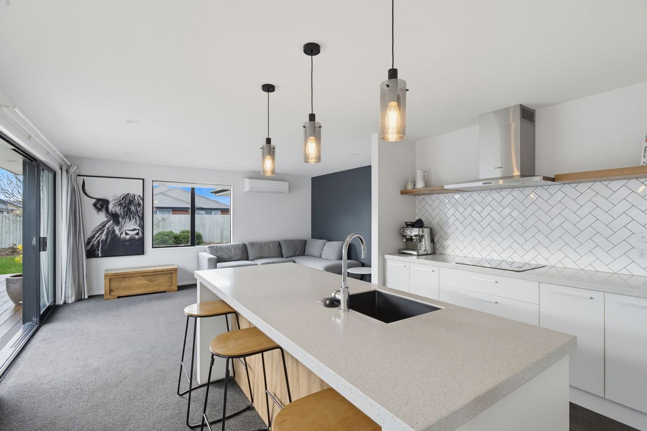 Owners are committed to their new home! - Vista 2