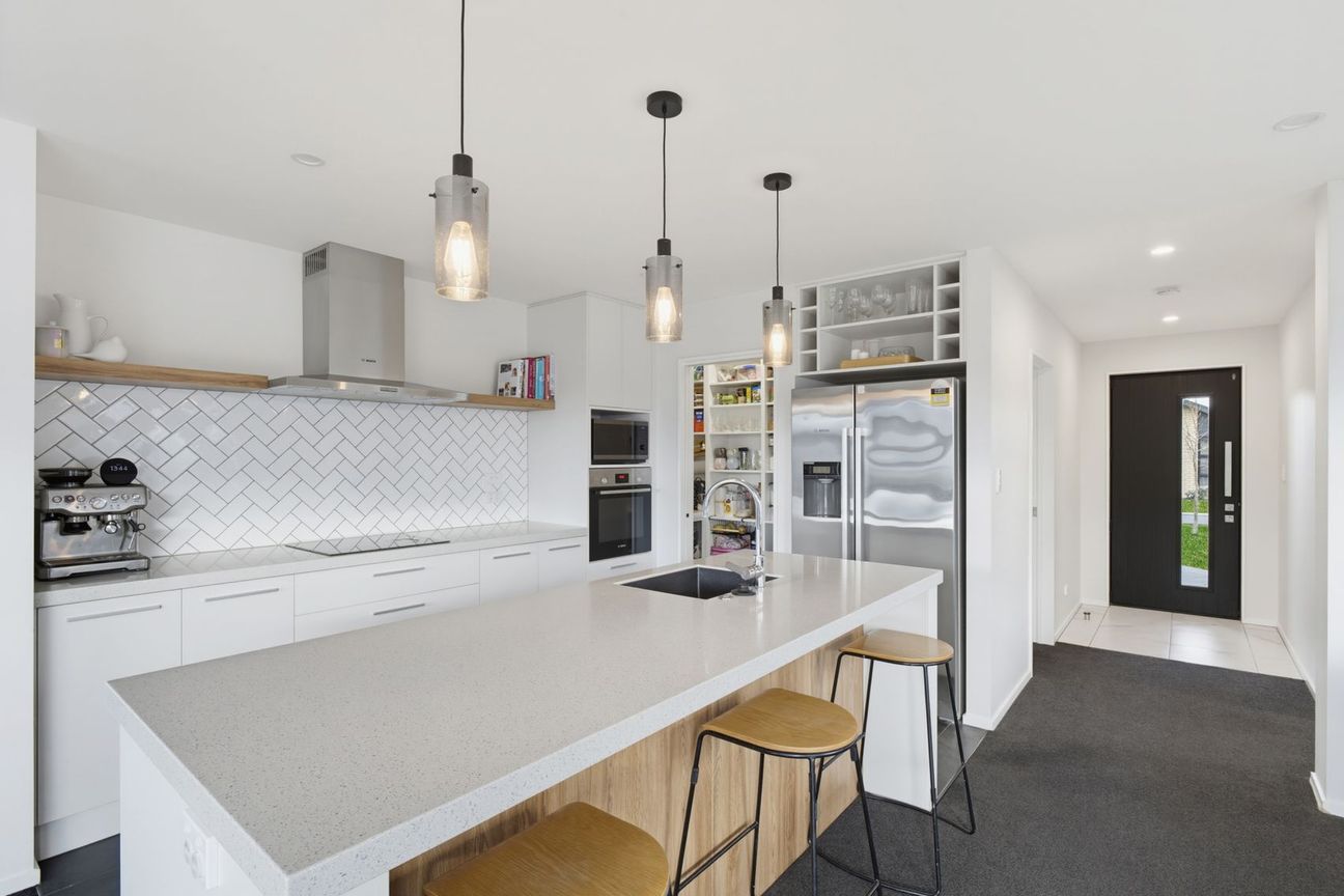 Owners are committed to their new home! - Vista 6