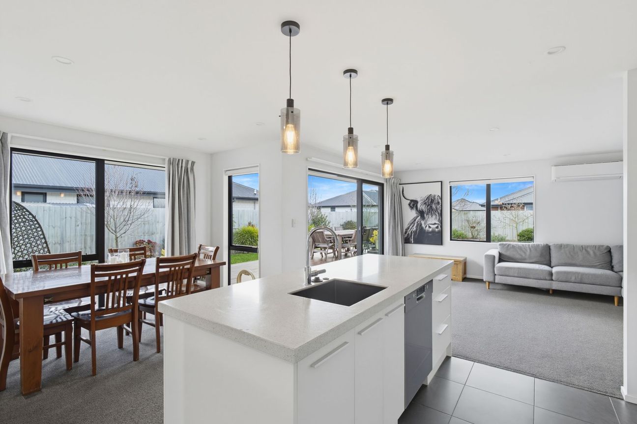 Owners are committed to their new home! - Vista 4