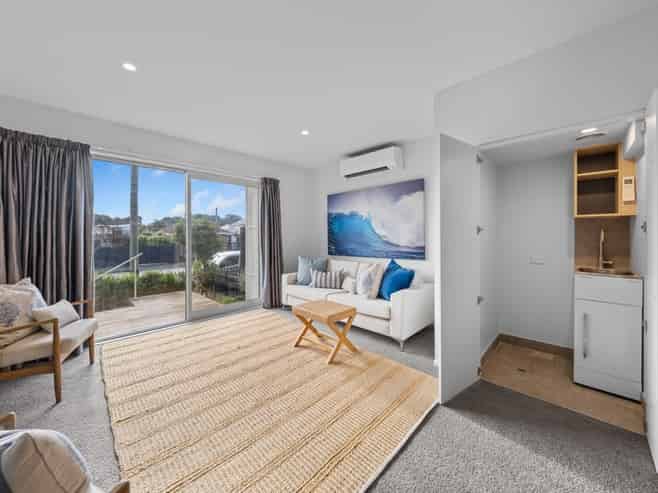 10 Sunshine Lane, New Brighton