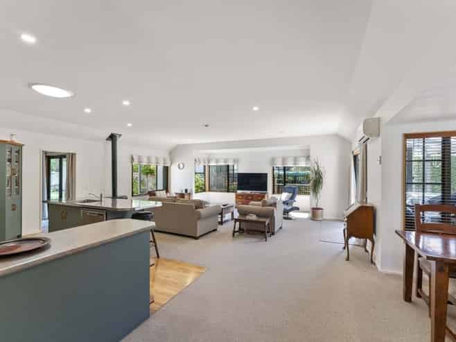 1 Joshua Place, Rangatira Park