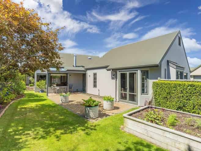 1 Joshua Place, Rangatira Park