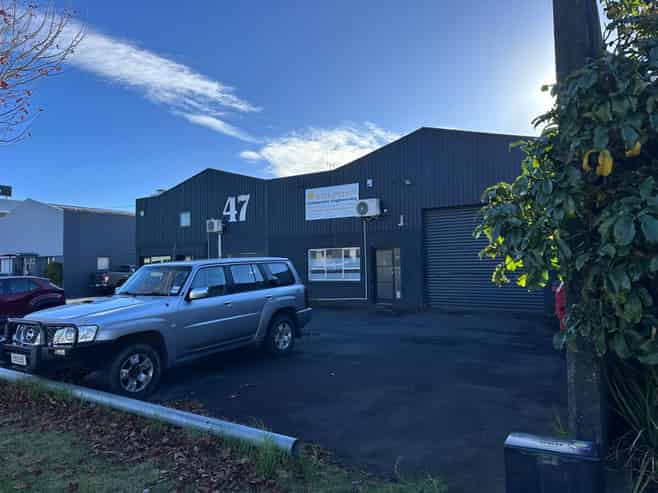 Roadfront Judea Warehouse