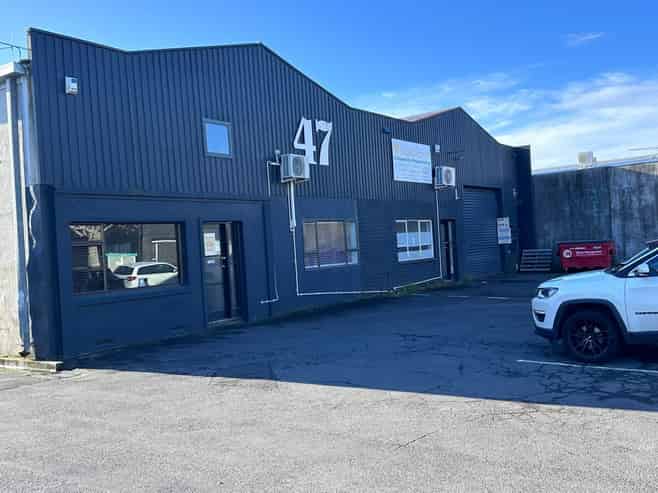 Roadfront Judea Warehouse