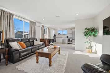 2/7 Ontario Place, Wainoni