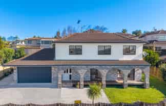 1/16 Spears Place, Botany Downs