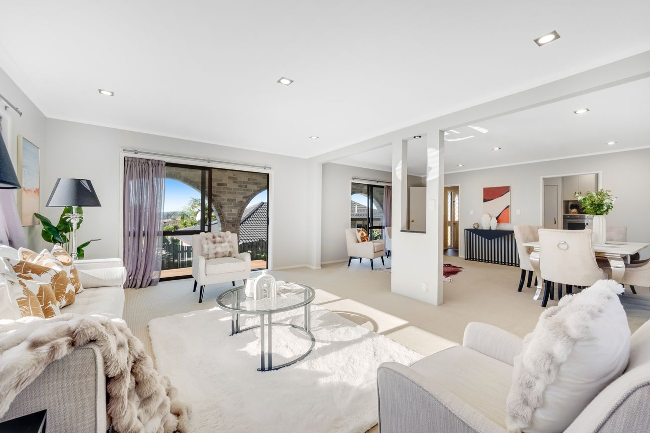 Elevated above Botany Downs – pohled 2
