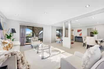 1/16 Spears Place, Botany Downs