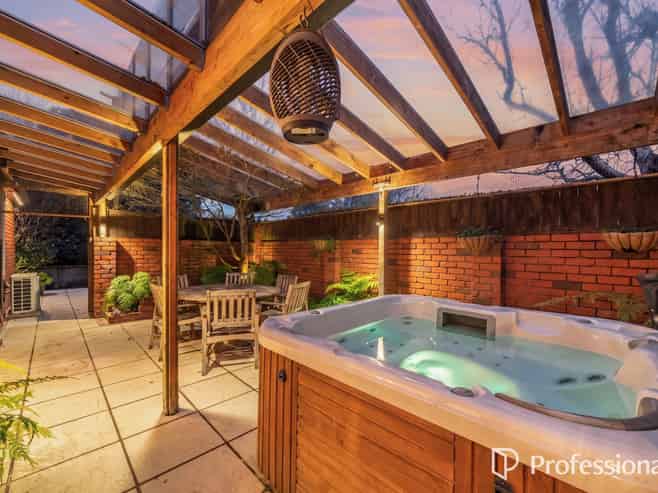 16a Hautana Square, Woburn