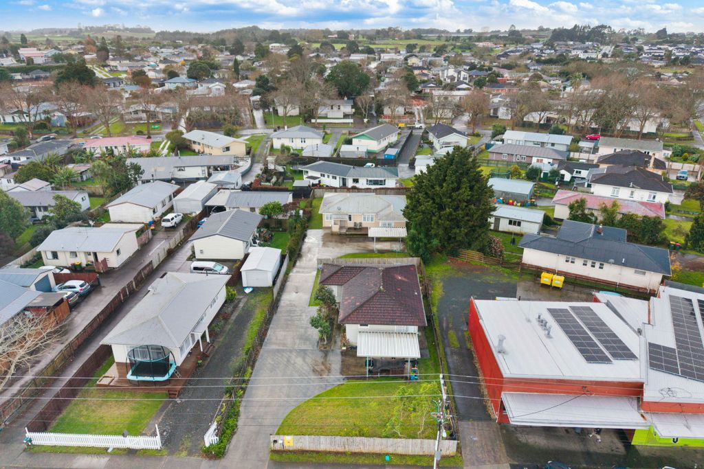 Two Homes, One Decision - Secure One or Both - Więcej