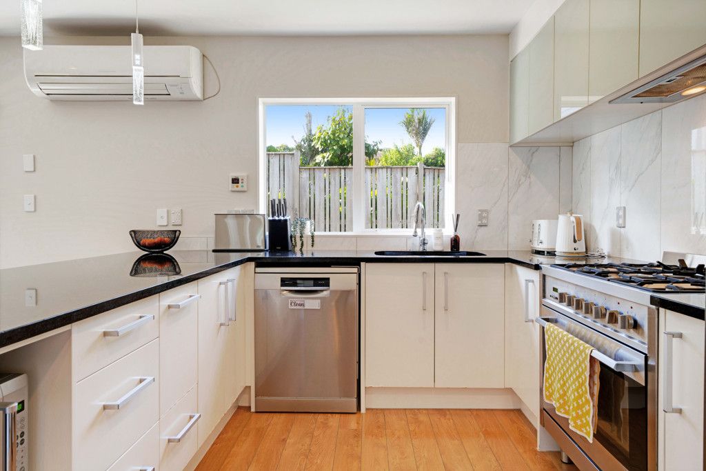 Timeless Style - Freehold, Brick & Tile! - Vista 3