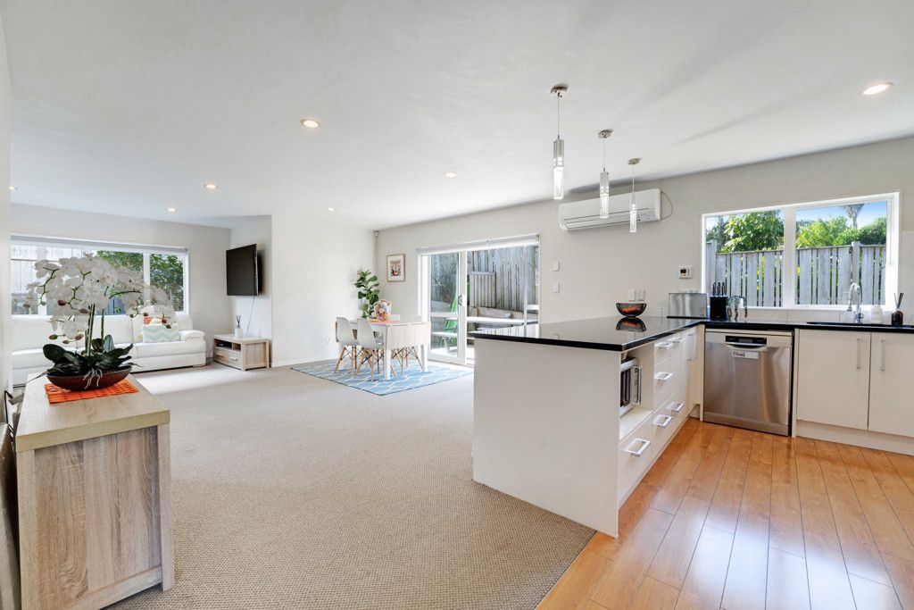 Timeless Style - Freehold, Brick & Tile! - Vista 6