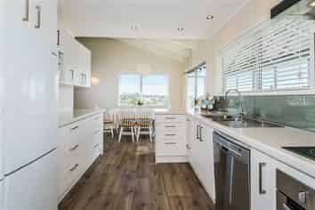 570A Beach Road , Rothesay Bay