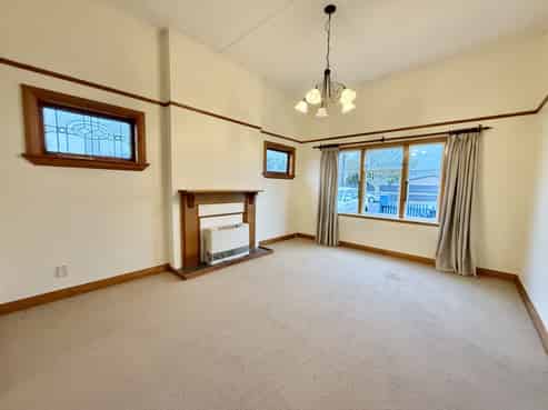48 Bristol Square, Belmont
