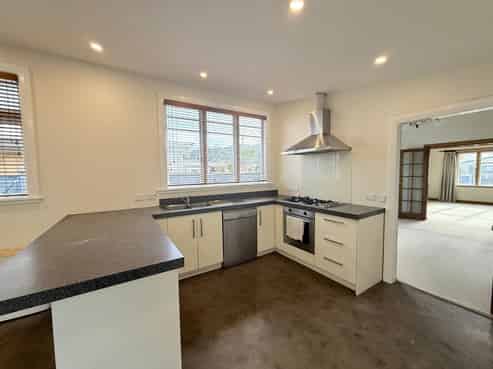 48 Bristol Square, Belmont