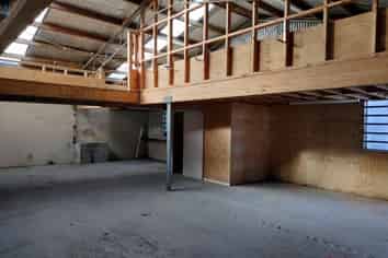Central Cambridge Warehouse with Mezzanine Storage