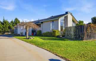 8 Foster Place, Amberley