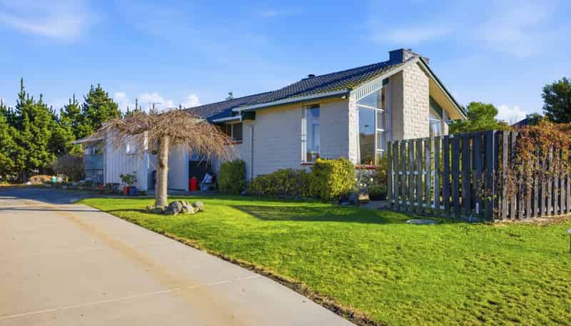 8 Foster Place, Amberley