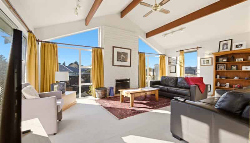 8 Foster Place, Amberley
