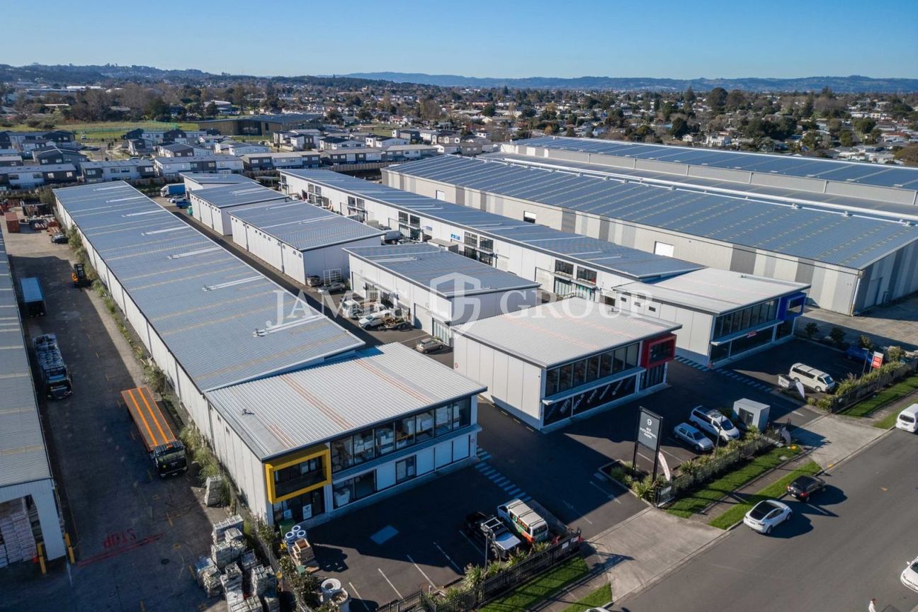 240m² Modern Warehouse - Bild 3