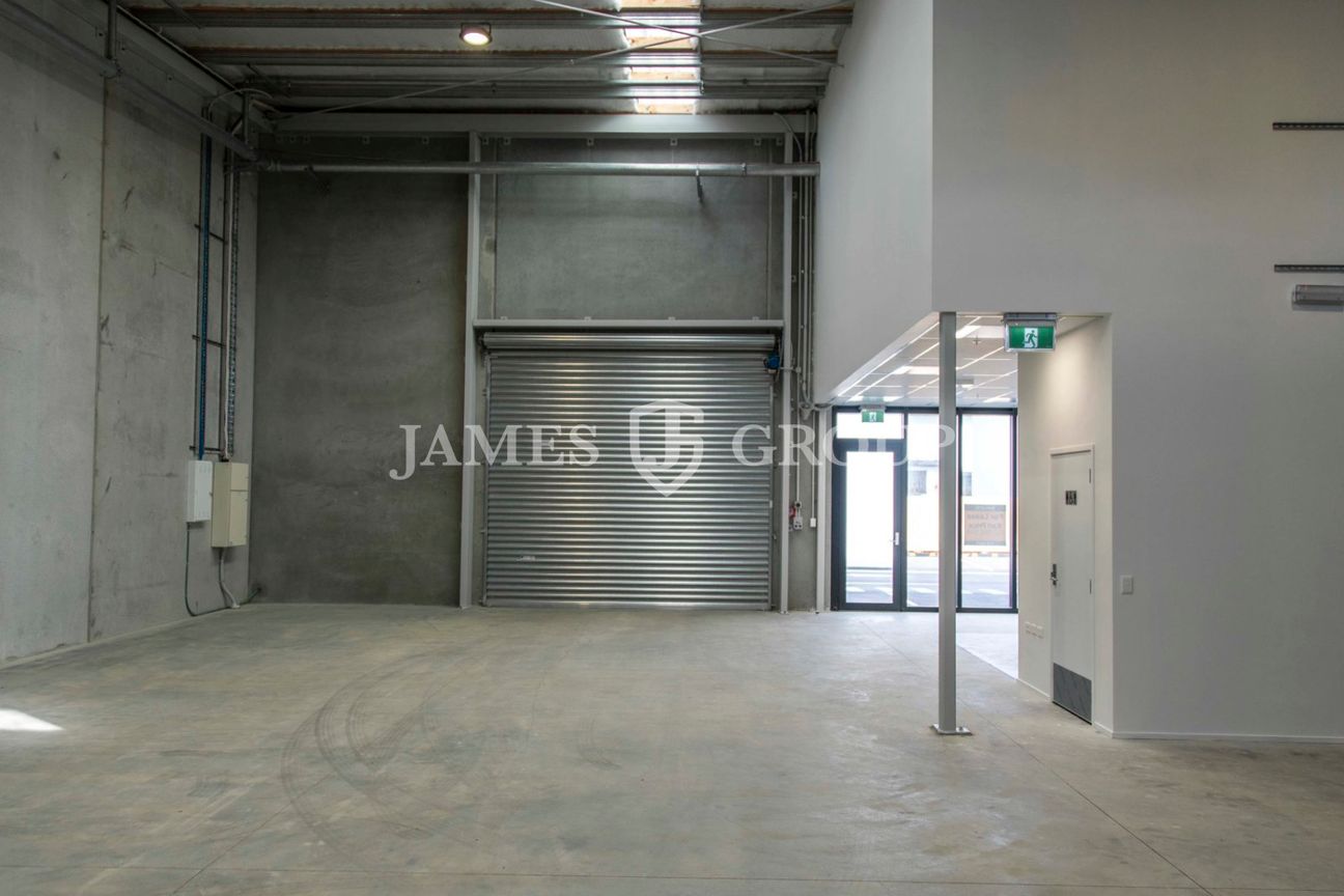 240m² Modern Warehouse - Bild 6