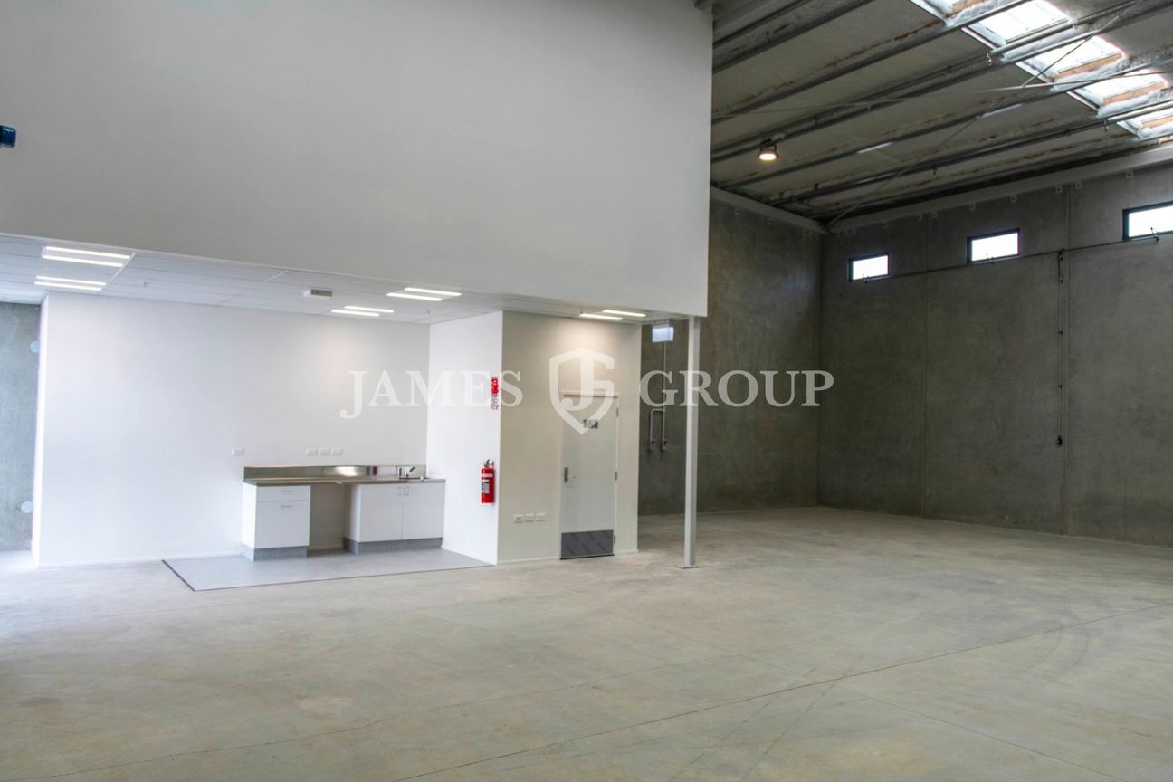 240m² Modern Warehouse - Bild 5