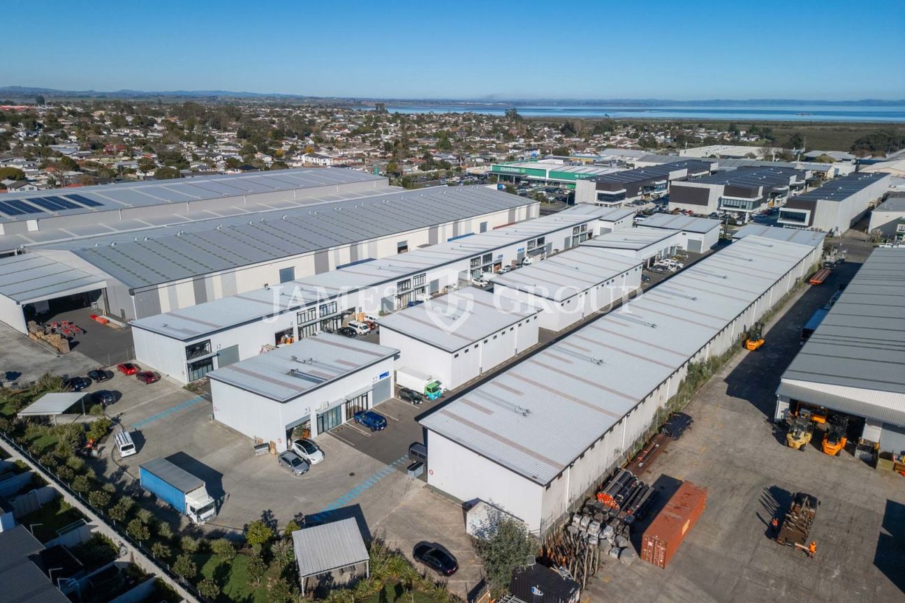 240m² Modern Warehouse - Bild 2