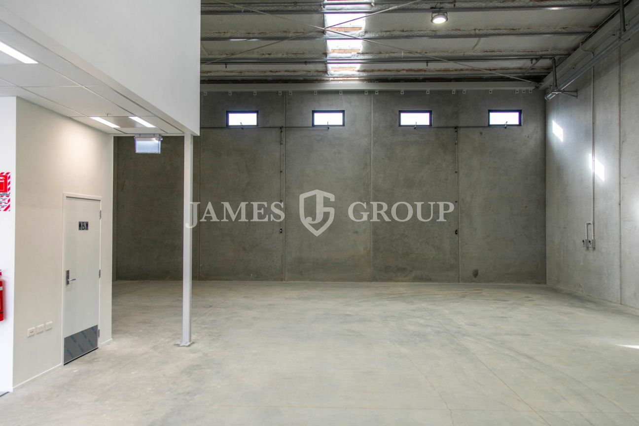 240m² Modern Warehouse - Bild 4