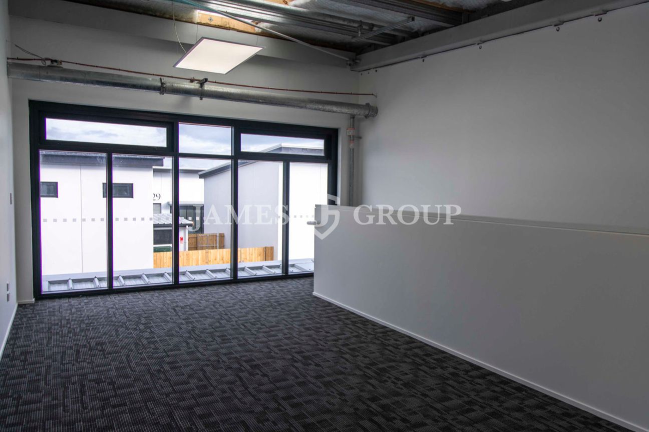 240m² Modern Warehouse - Fler