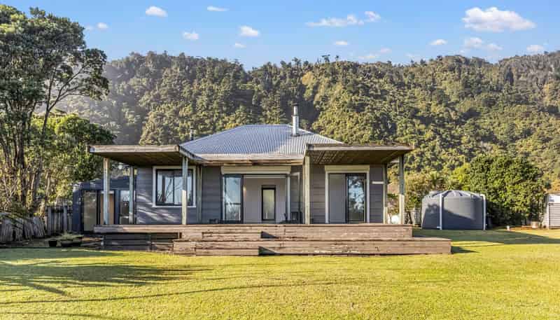 57 New Road, Granity