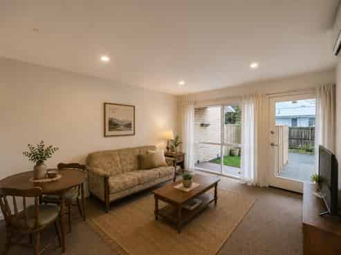 2/158 Stanmore Road, Linwood
