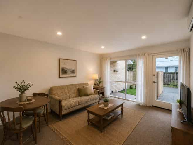 2/158 Stanmore Road, Linwood