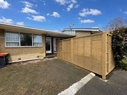 2/158 Stanmore Road, Linwood
