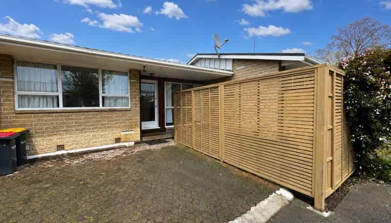 2/158 Stanmore Road, Linwood