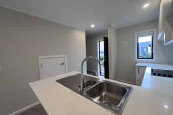 11/125B Metcalfe Road, Ranui