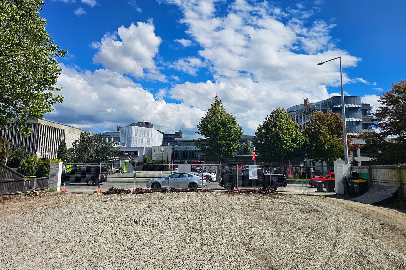 Directly Opposite UC, 5 Units - 6 bed, 3 Bath each - Bild 2