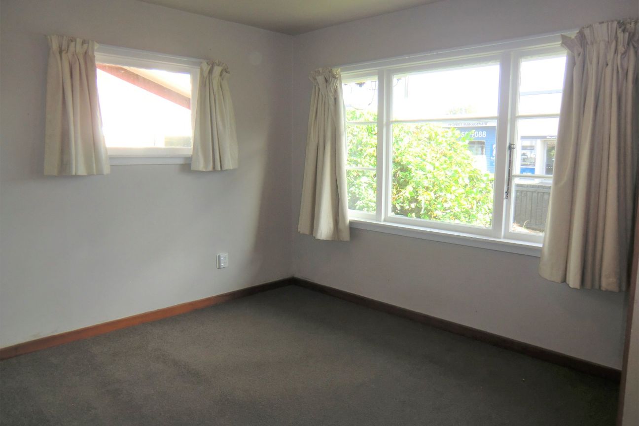 Single Level, Brick 3 Bedroom House on Large Family Section – další