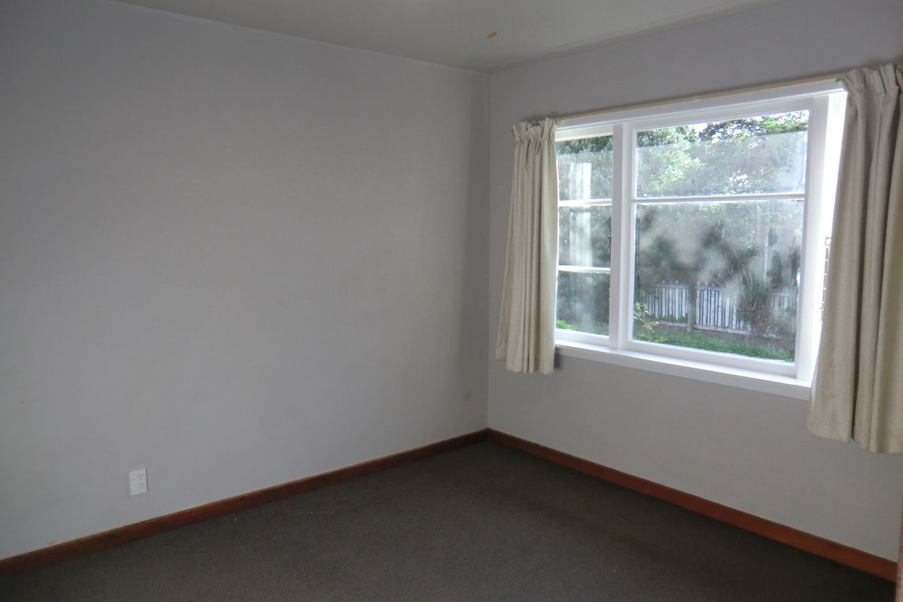 Single Level, Brick 3 Bedroom House on Large Family Section – pohled 6