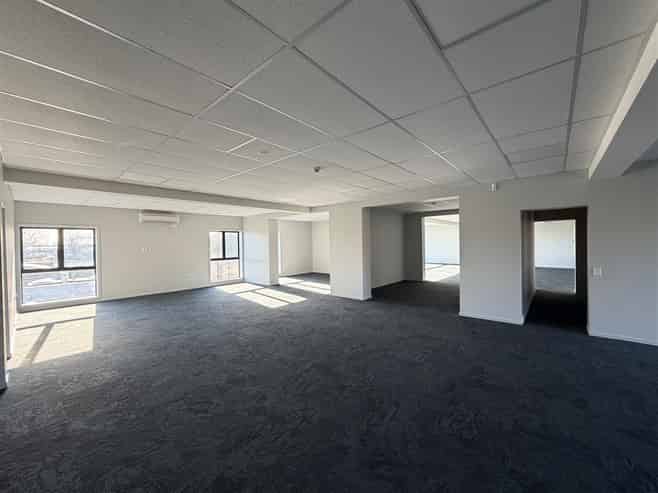 Modern CBD Office | 8 Car Parks